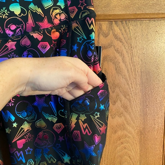 NWT torrid active rainbow skull high rise crop legging, hearts, stars, 1X - Picture 8 of 16
